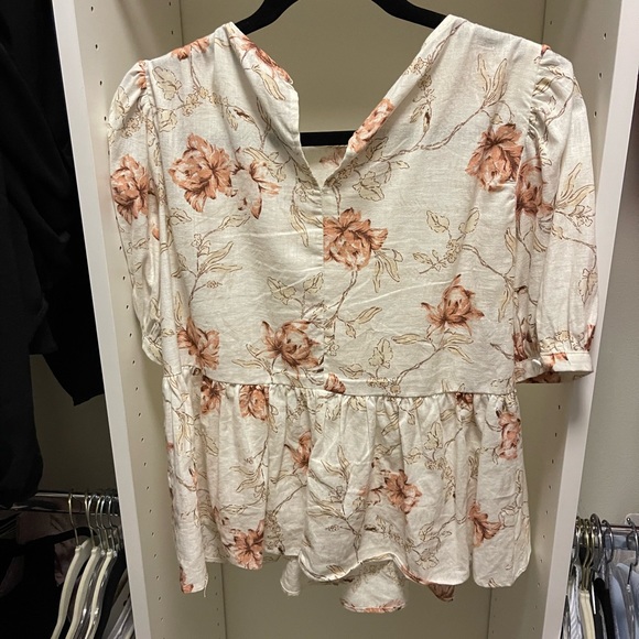 Flowery short sleeve blouse - Picture 2 of 3